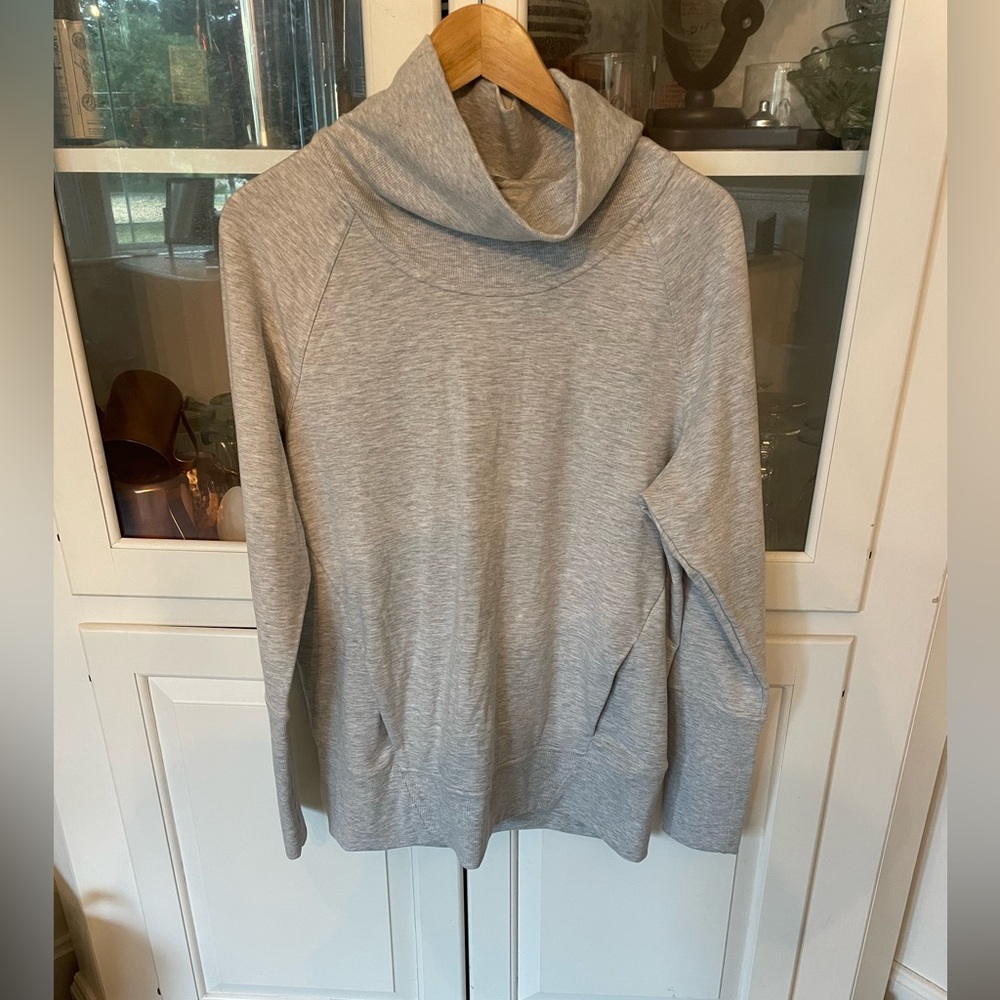 Lululemon sweatshirt Size 10